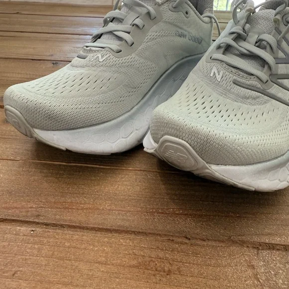 New Balance Women's Fresh Foam Shoes 8.5 Wide - Picture 6 of 15